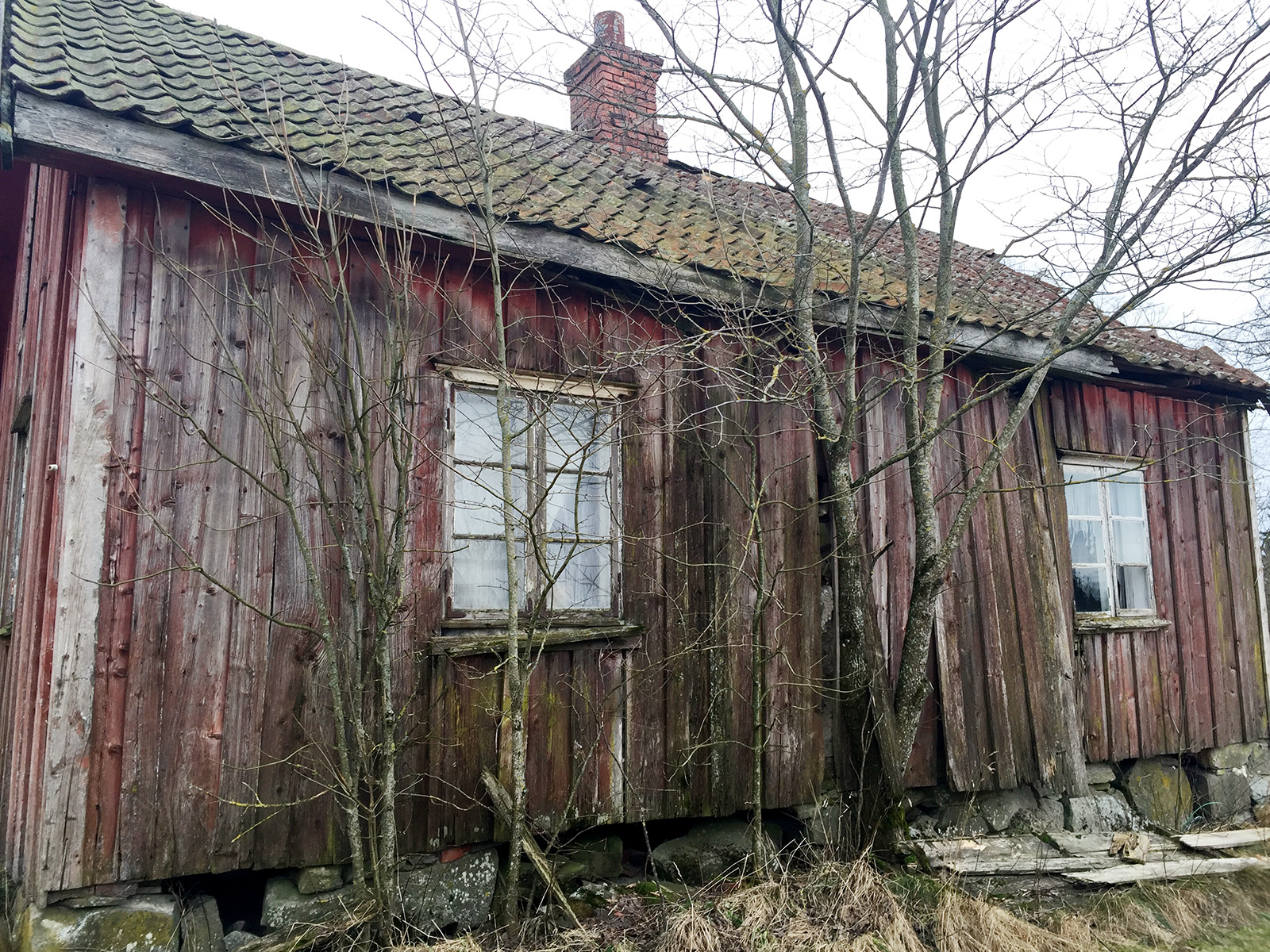 Forfallent hus på Fagerås i Trøgstad, Østfold. Reddes nå med midler fra Kulturminnefondet. Foto: Kulturminnefondet/Linda Cathrine Herud