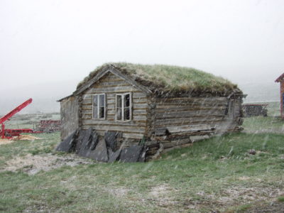 Karstugu på Fokstugu fjellstue før istandsetting. (Foto: Einar Engen/Kulturminnefondet)