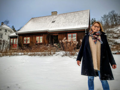 Solveig Rønneberg Hauge er arkitekt, med en stor kjærlighet for gamle hus, og da særlig Villa Prytz. Hun føler seg forpliktet til å bevare den autentiske villaen, og gjør det med glede. (Foto: Peder Martin Egge)