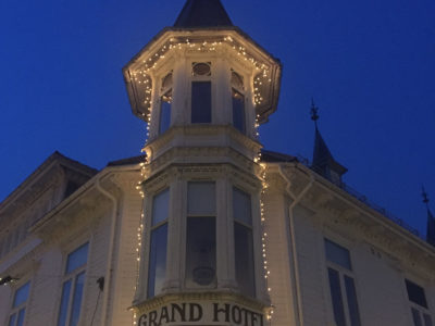 Grand Hotell med julebelysning.
Foto: linda Herud/Kulturminnefondet