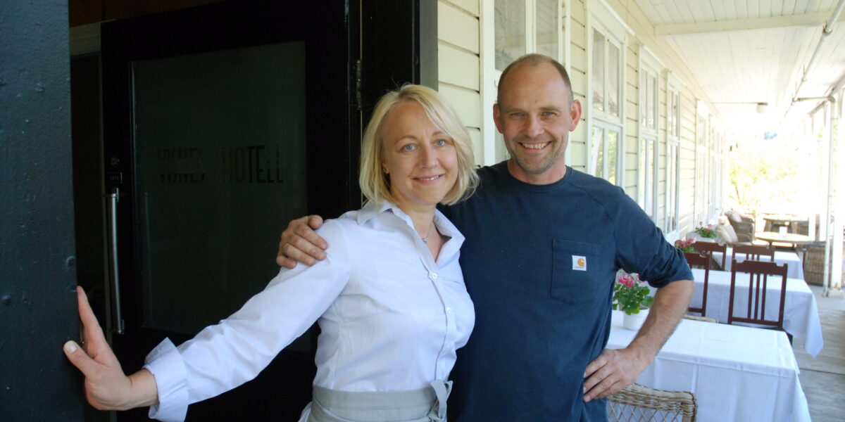Marit Nordheim Otterdal og Arvid Otterdal på Visnes Hotel i Stryn. Foto: Julie Messel