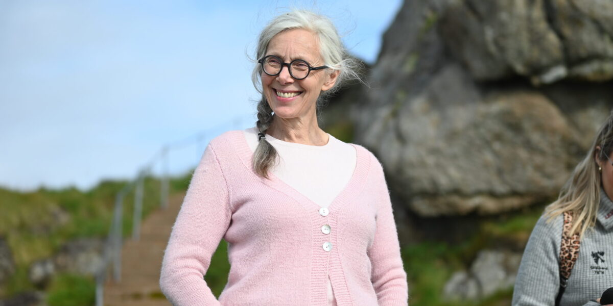 Vertinnen: I 15 år har Ellen Marie Hansteensen jobbet for å gjøre Litløy fyr tilgjengelig for allmennheten. Planen er å kunne ta imot enda flere gjester. Foto: Christine Nevervik