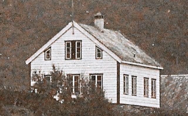 Breim Heradshus frå nordvest, utsnitt frå fotoet frå Reed av J. Hundskår. Slik såg huset ut i 1914.