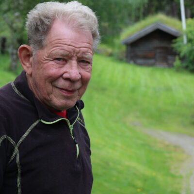 Mads Jarle Vole er svært interessert i å ta vare på dei gamle kulturminna etter forfedrane sine i Bøverdalen i Lom.