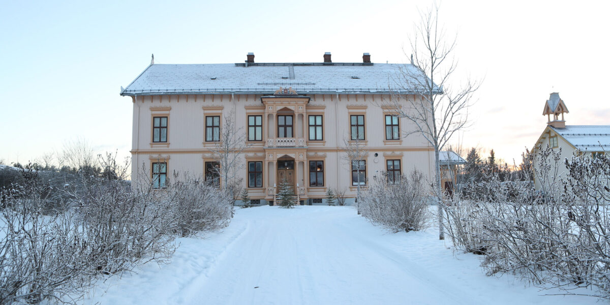 Den staselige hovedbygningen på Melgården er blitt som den var originalt i 1877.