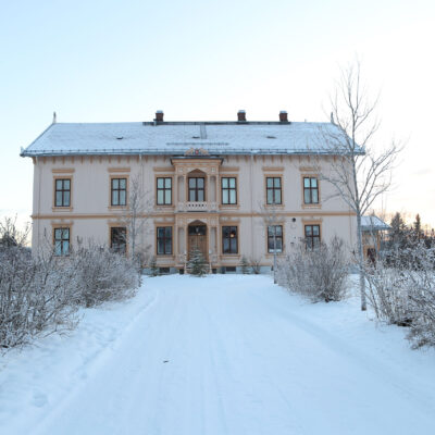 Den staselige hovedbygningen på Melgården er blitt som den var originalt i 1877.