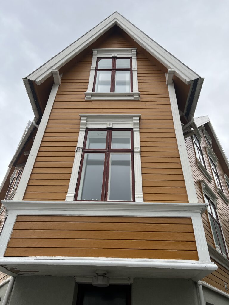 Gult hus, jugendstil, Ålesund, vinduer, bygg, bygningsvern