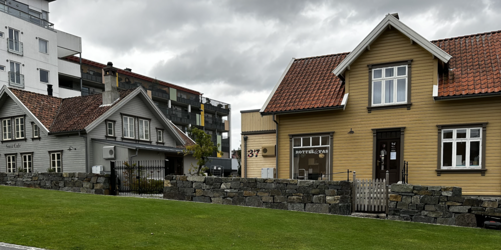 aaresmia og steinslandhuset