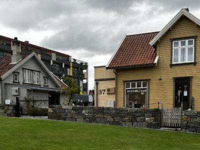 aaresmia og steinslandhuset