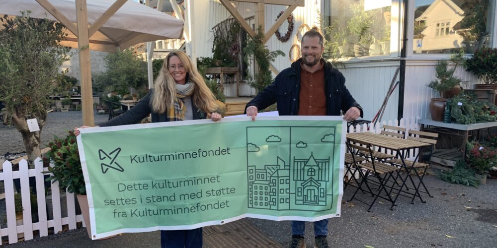 En gledens dag: Ekteparet Cecilie og Stefan har store planer for kulturminnet i Stavern. Foto: Pia Wigtil