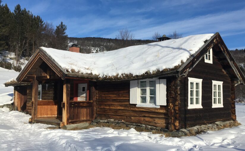 Låven fra 1800-tallet er full av historie, men nærmer seg bristepunktet